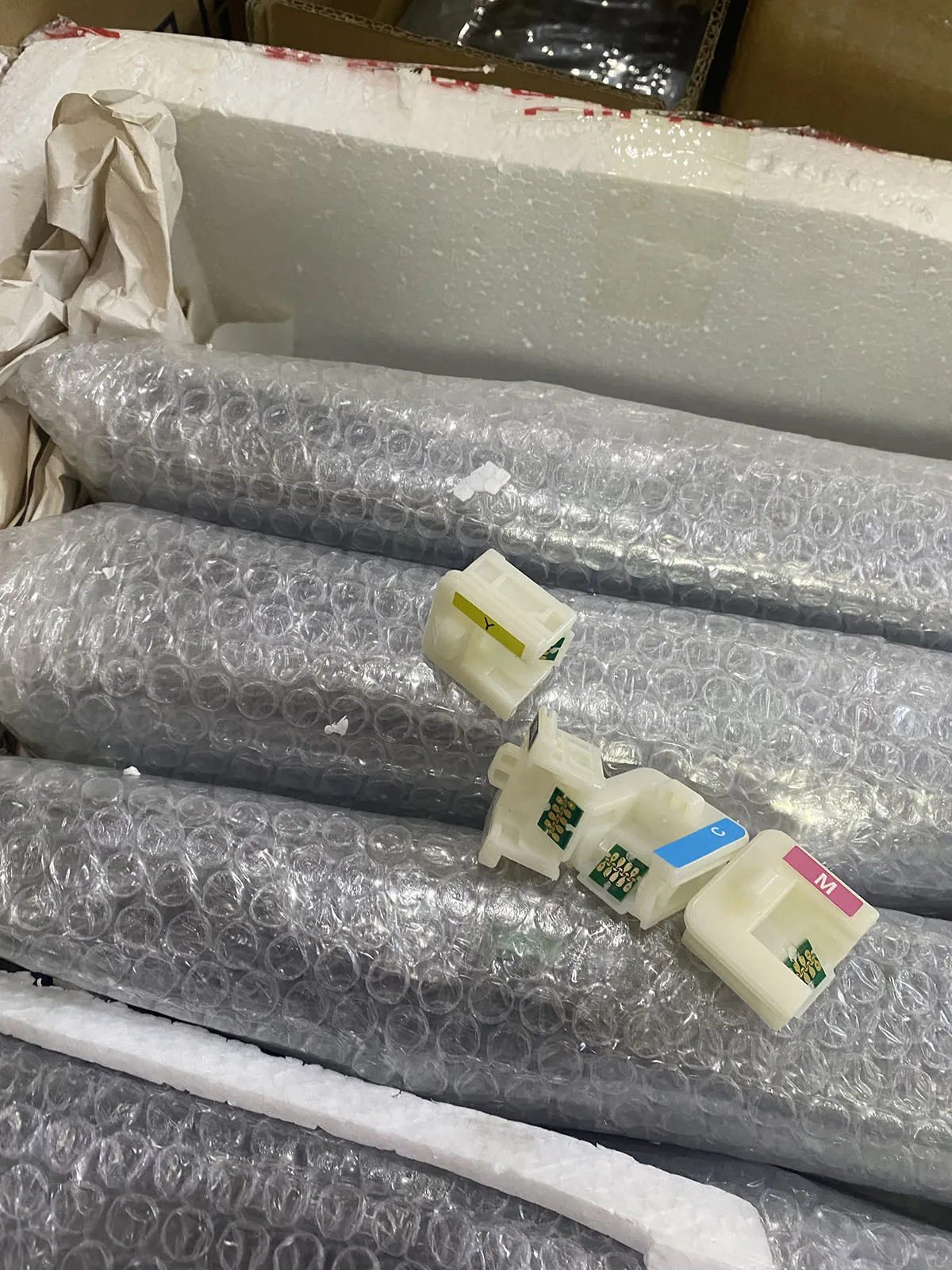 

4 шт. T7411 T741X чип картриджа с держателем для Epson SureColor F6000 F6070 F6200 F6270 F7000 F7070 F7100 F7170 F7200 F7270 F9300