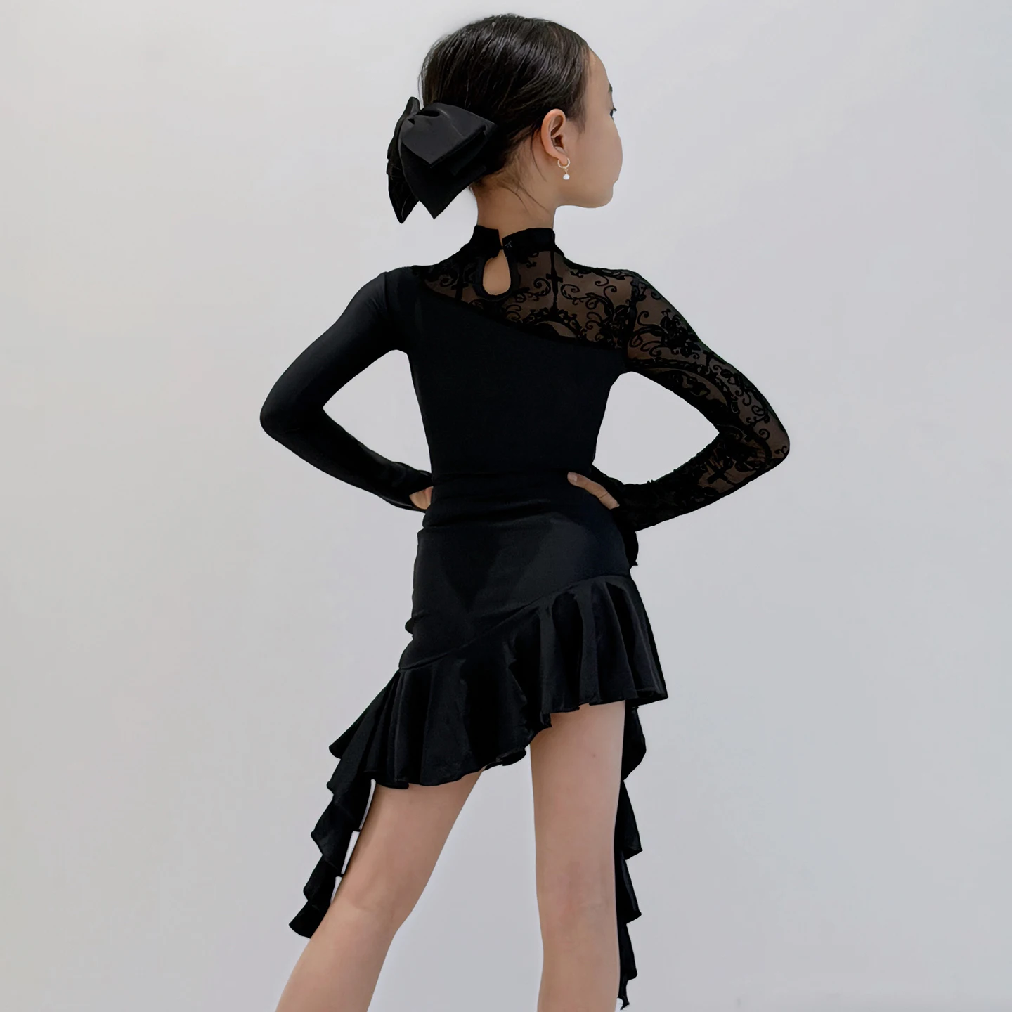 새로운 긴 소매 블랙 라틴 댄스 슈트 어린이 탱고 룸바 라틴 댄스 의상 소녀 라틴 탑 프릴 스커트 옷 SL14600