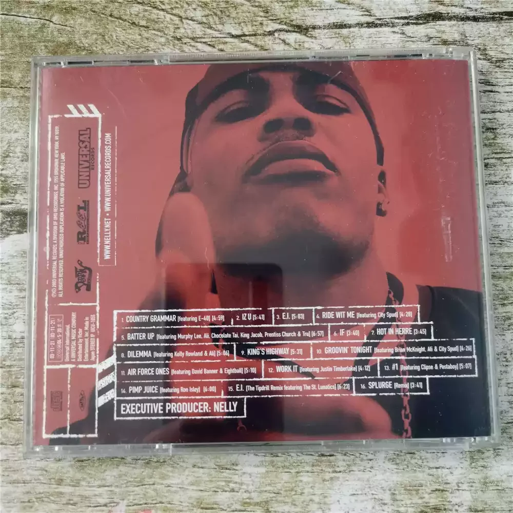 CD Nelly Da Derrty versões fundidas com melodias pop e ritmos brisk do rap do sul, é uma do rap representativo