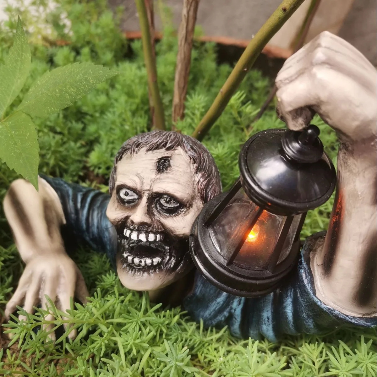 

‌Zombie Lantern Statue - Realistic Halloween Garden Decor, Resin Horror Sculpture for Yard & Party