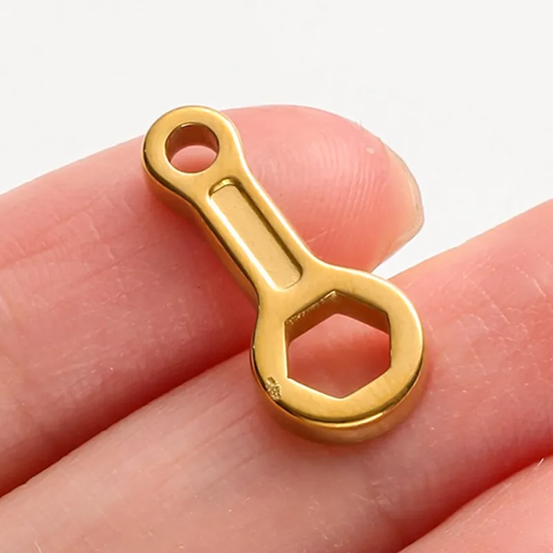 5 Stück verschiedene Werkzeuganhänger, Schwert, Schraubenschlüssel, Schere, goldfarben, Edelstahl-Anhänger für Schmuckherstellung, DIY-Taschen-Schlüsselanhänger – Detail 5