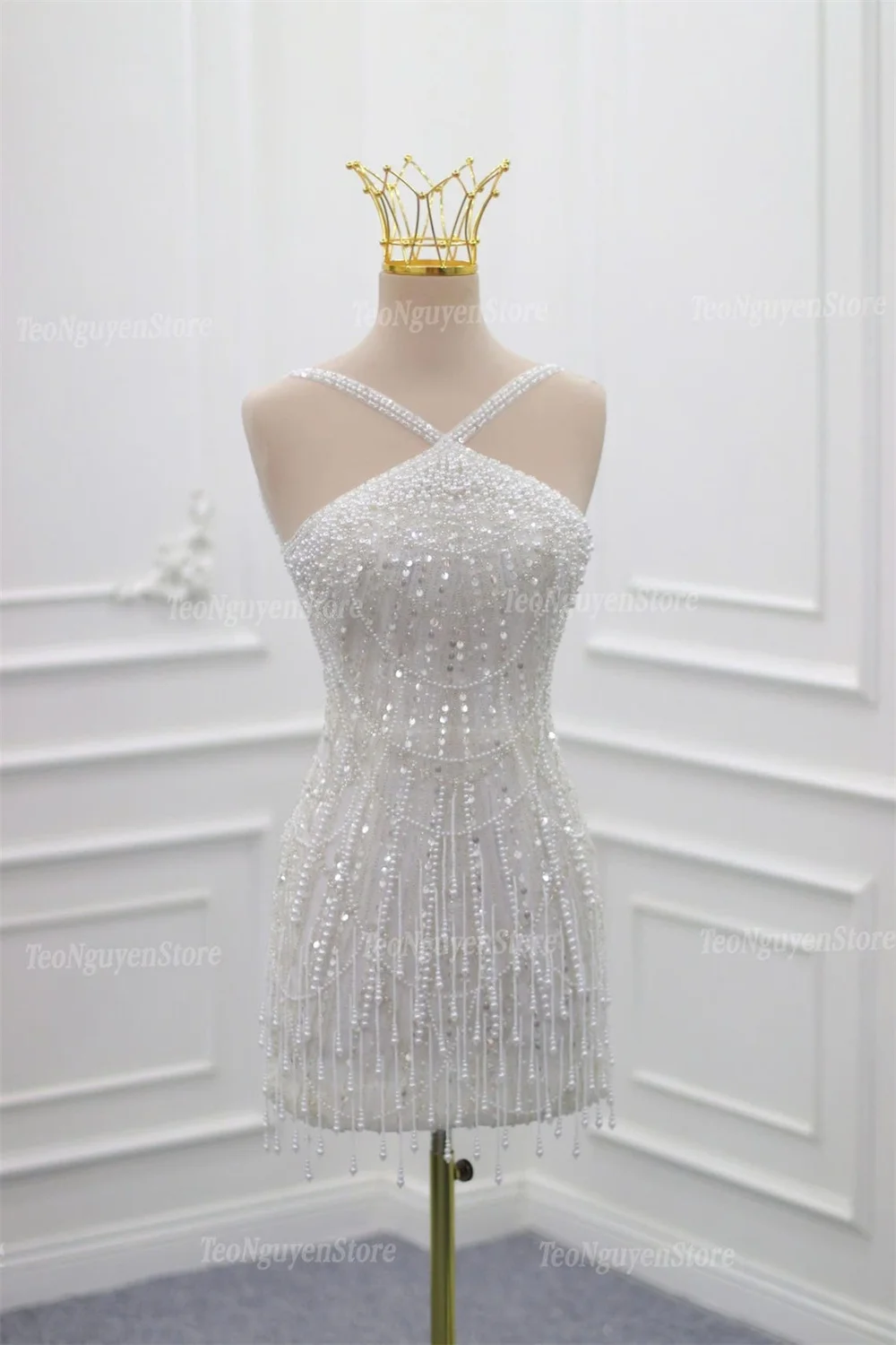 فستان زفاف كيوتو مخصص لامع مطرز بالخرز غمد صغير رقبة رسن بدون أكمام فستان سهرة أبيض فاخر 2025