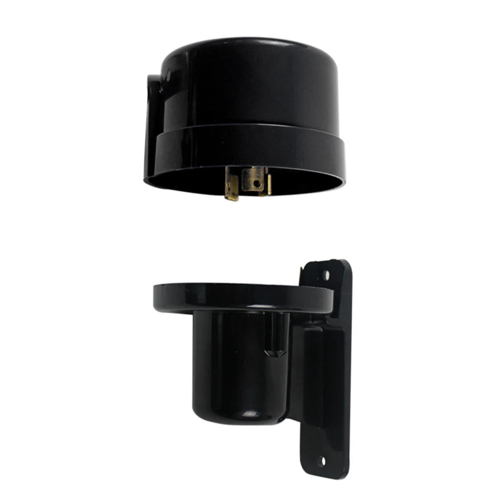 Outdoor Photocell Switch Featuring IP65 Protection Twist Lock Interface and 1000W Load Capacity for Lighting Control