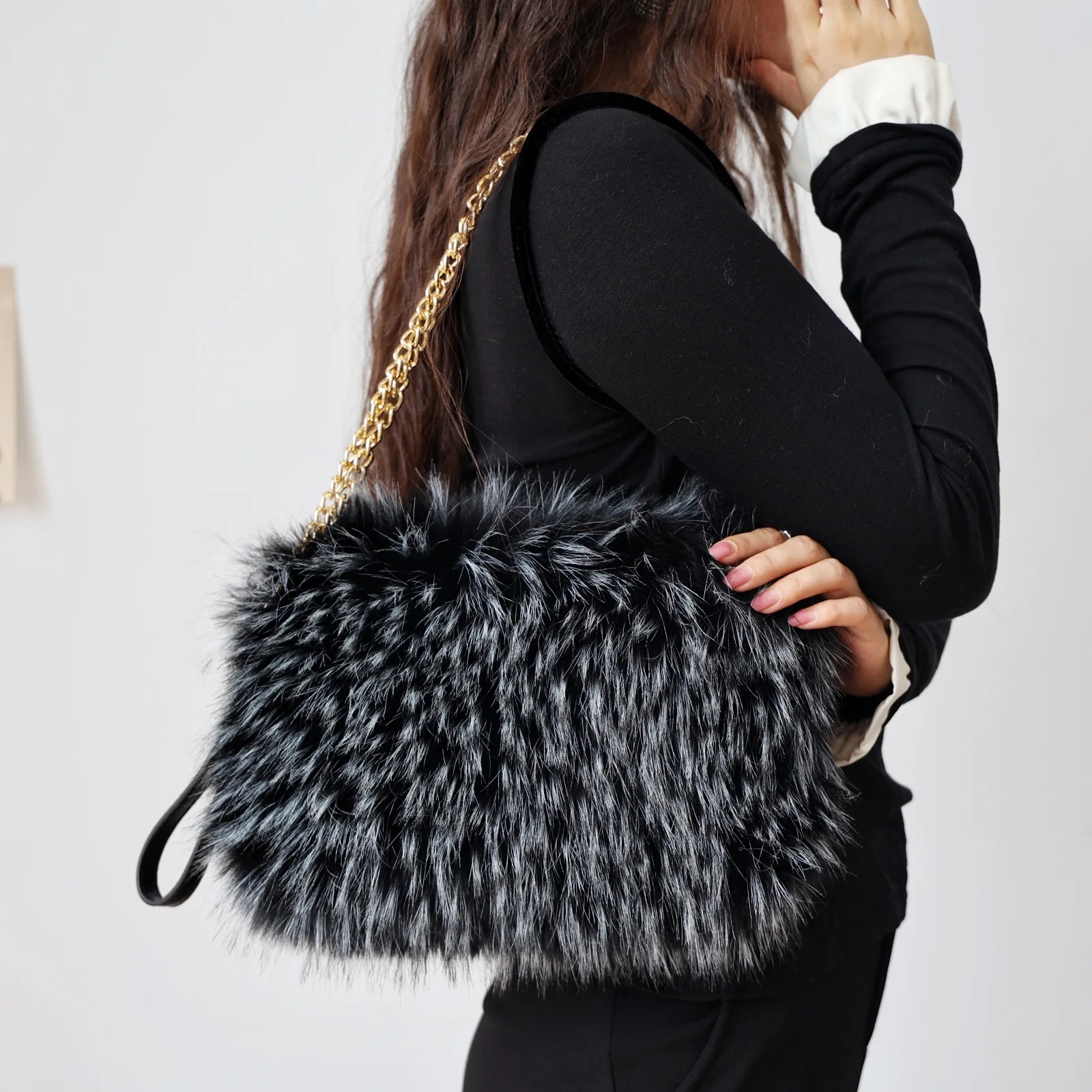 

Designer Fluffy Plush Shoulder Bag Warm Faux Fur Handbags for Women Brands Large Hobo Shopper Shaped Purses Shoulder Bag