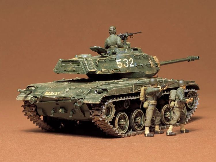 TAMIYA MODEL 1/35 SCALE military models #35055 U.S. M41 Walker Bulldog