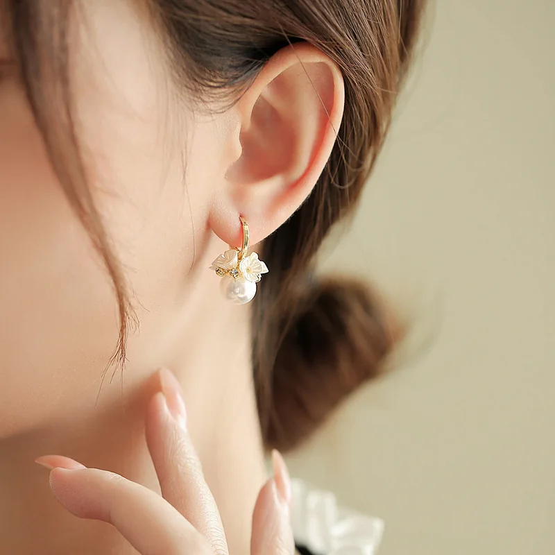 Trendy Cute Shell Flower Imitation Pearl Hoop Earrings For Women Korean New Fashion Inlaid Zircon Wedding Earring Party Jewelry