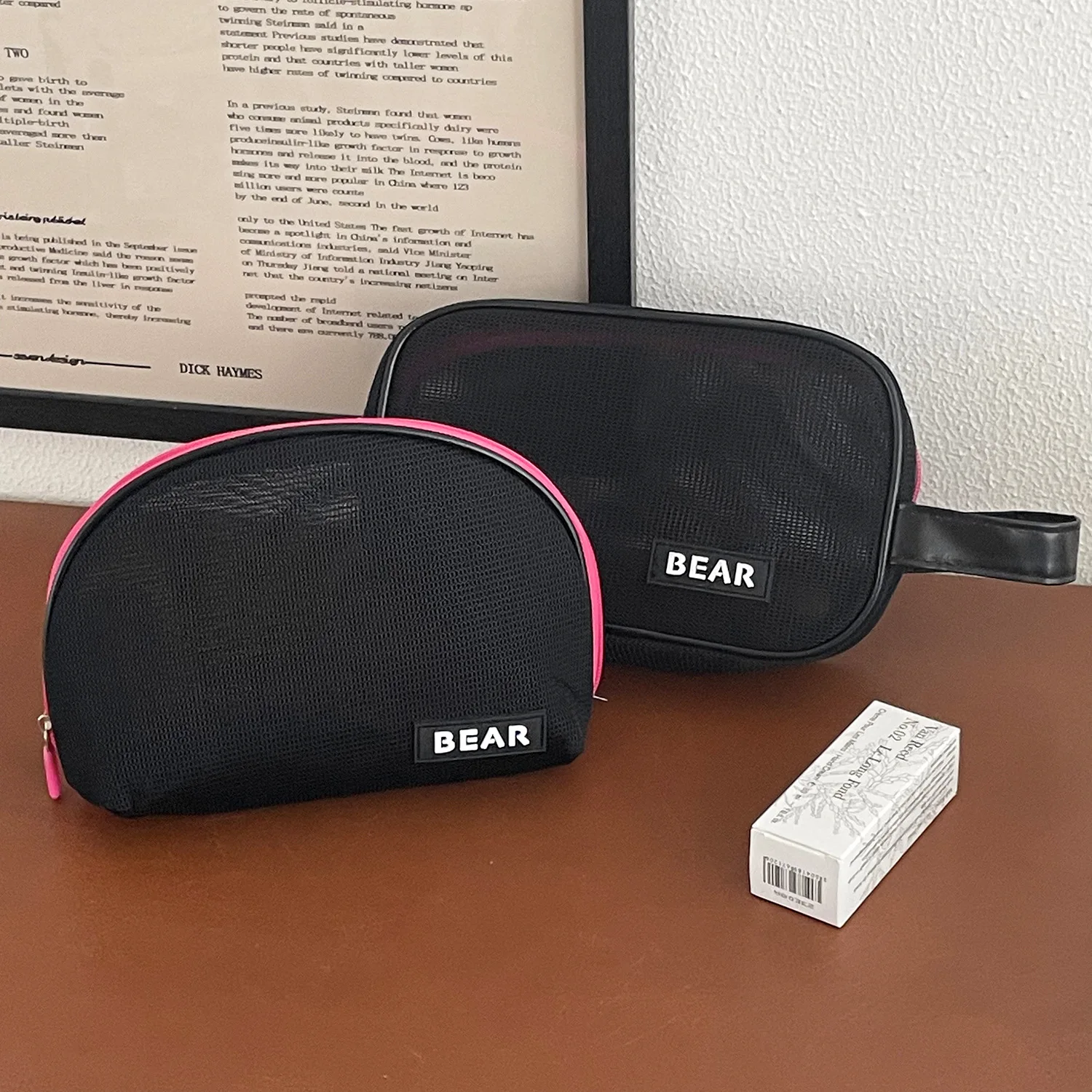 

Handheld Semi-circular Makeup Bags Lightweight Bag Mesh Travel Storage Organizer Beach Quick Dry Cleaning Toiletries Box