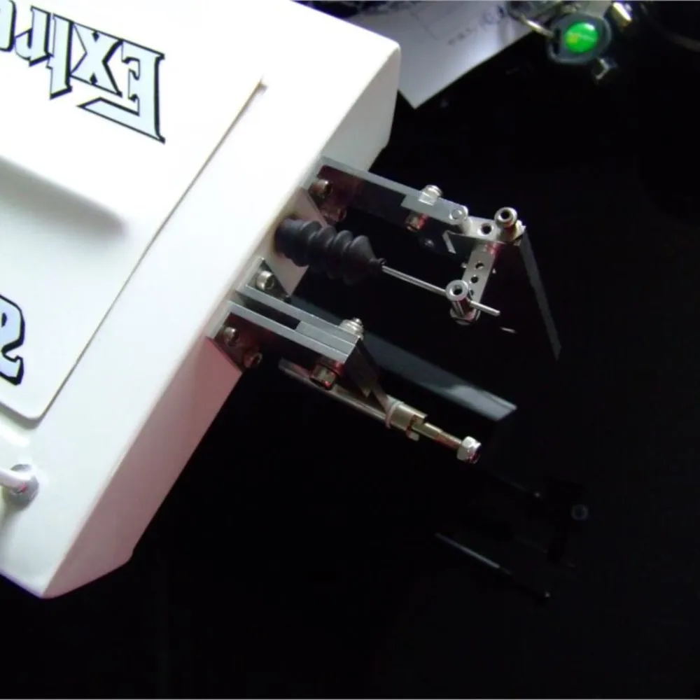 E22 KIT Denti di tigre Pre verniciato Elettrico RC Modello di scafo per barca da corsa Solo per giocatori avanzati Giocattolo bianco Hobby TH02618