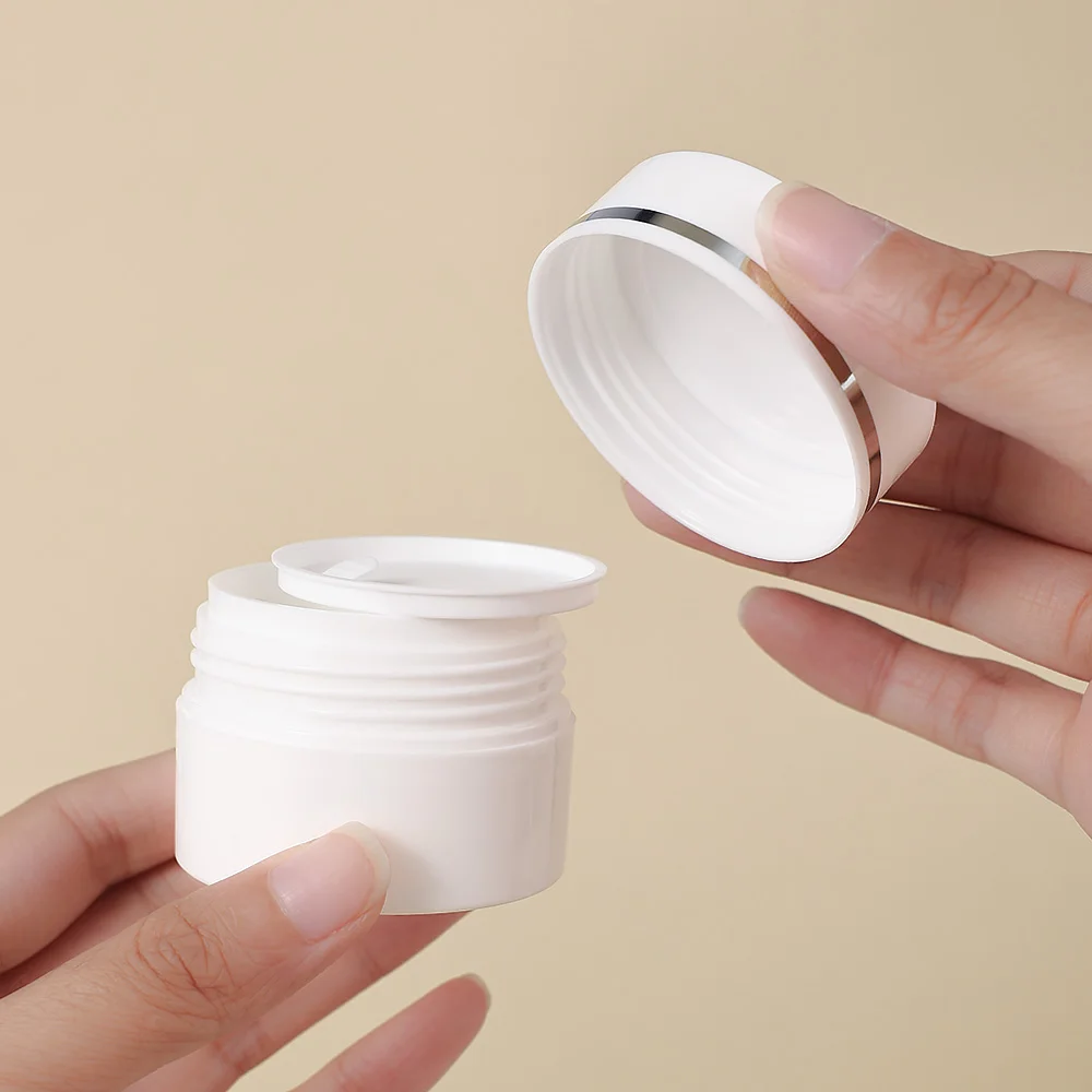 Pots en plastique cylindriques blancs 30g, 10 pièces, avec bords argentés, conteneurs vides pour crèmes, lotions et gels pour les yeux, parfaits pour les voyages quotidiens