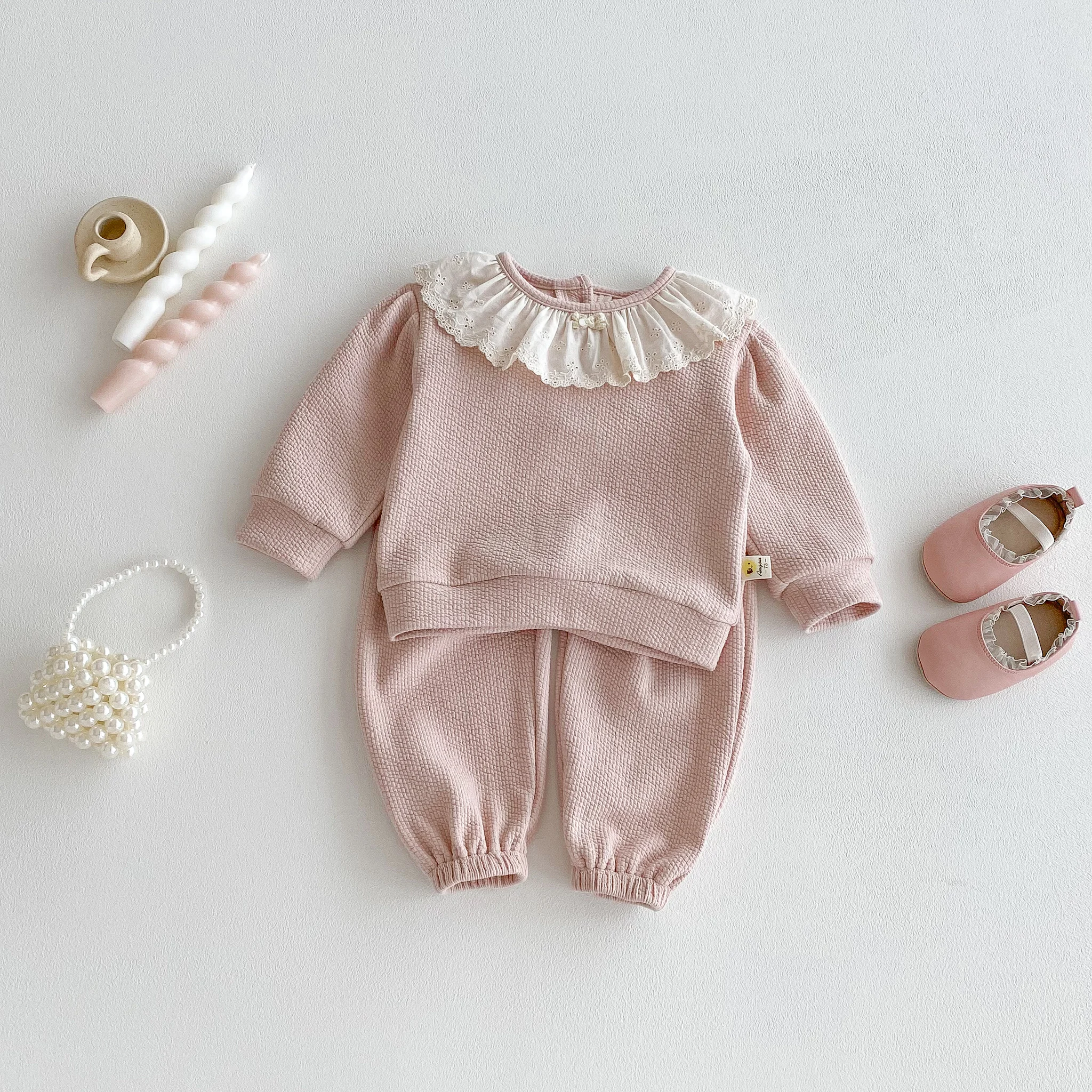 Frühlings- und Herbst-Set im Koreanischen Stil: Niedliches Baby-Sweatshirt mit Spitzenbesatz und Puppenkragen sowie Jogginghose – Detail 2