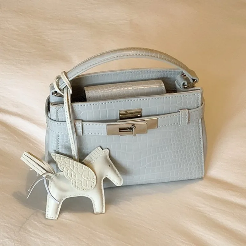 

Sophisticated Handbag for Professional Ladies Presbyopic Design Shoulder Bag for Corporate Environment and Meetings