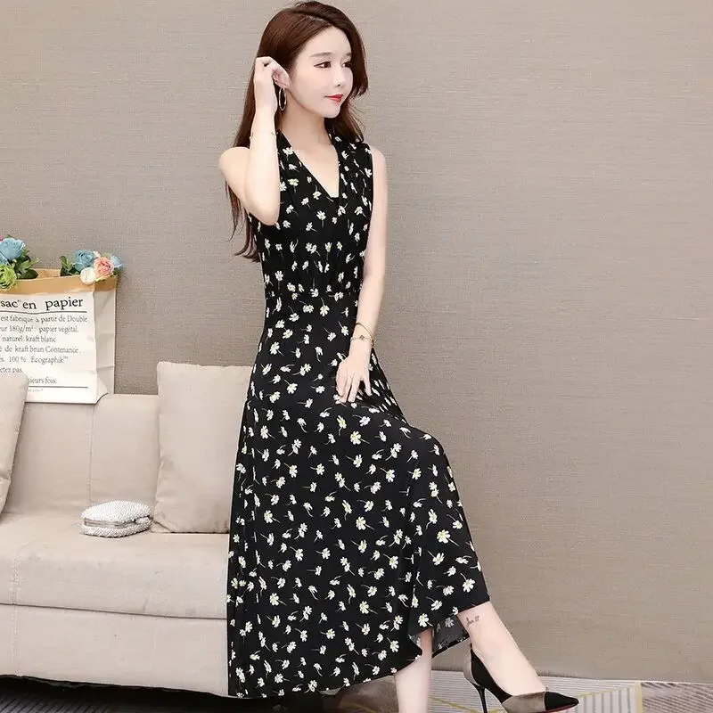 Sleeveless Dress Women Summer Long Beach Dresses New Middle-aged Oversized Large Swing Long Skirt