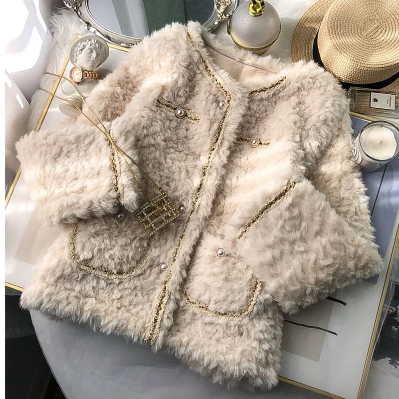 French Retro Fragrant Lamb Wool Coat Short Thickened Women's Round Neck Autumn Winter 2025 Jacket