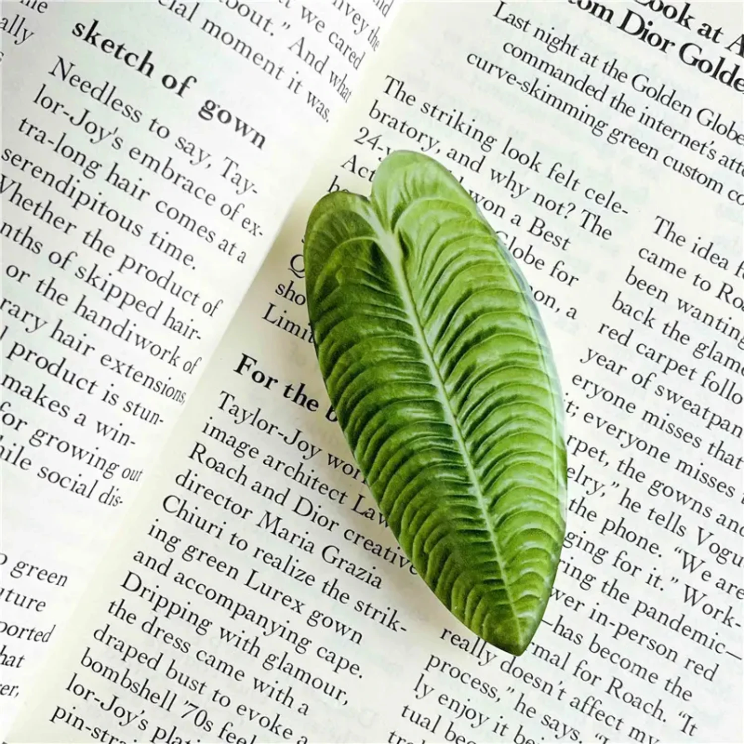 

Stylish and unique collapsible mobile phone grip and kickstand with rare tropical leaf pattern, versatile and functional accesso