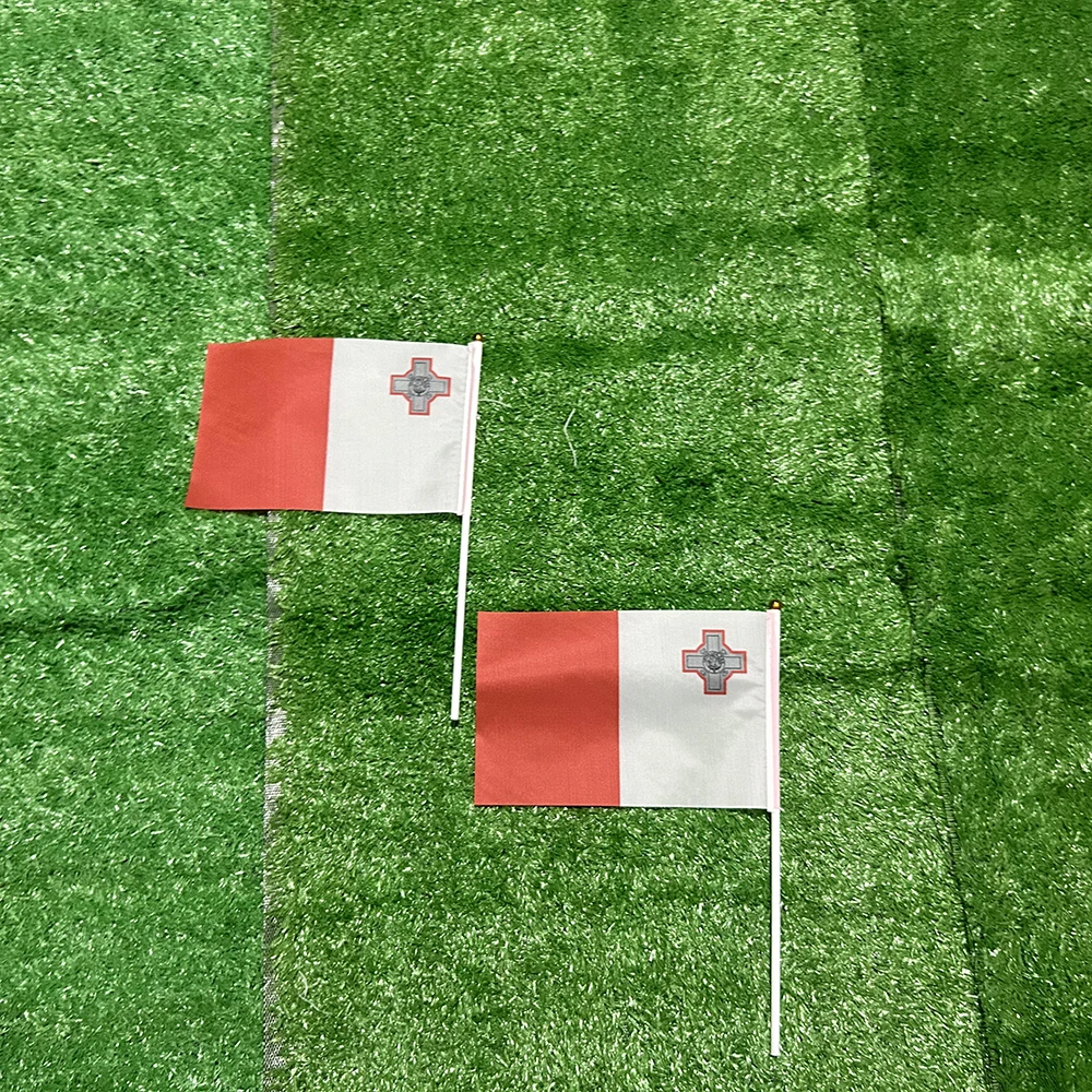 علم السماء مالطا علم اليد 10/20/50/100 قطعة 21*14 سنتيمتر مالطا اليد يلوحون أعلام مع عمود بلاستيكي للنشاط الرياضي ديكور المنزل