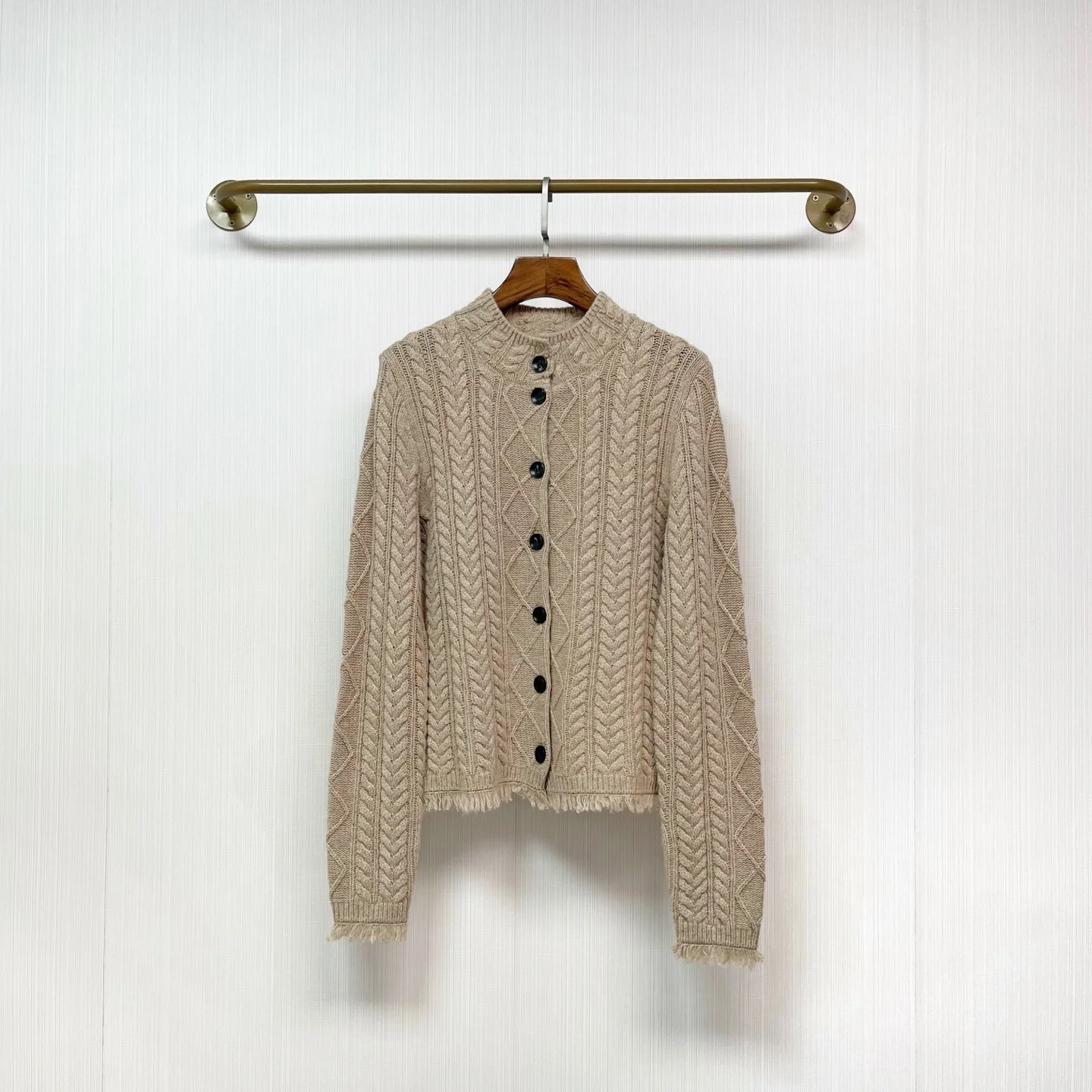 

High quality new women's knitted single breasted cardigan sweater, loose and versatile top sweater