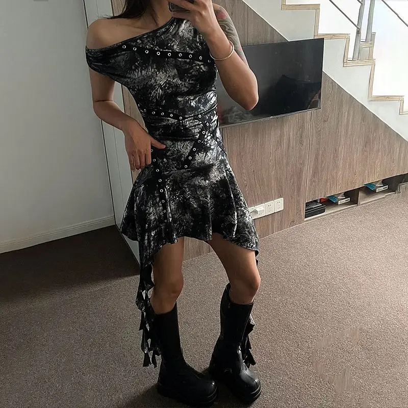 Falda con volantes metálicos teñida con lazo de estilo gótico, vestido Sexy de moda Irregular ajustado con hombros descubiertos para mujer