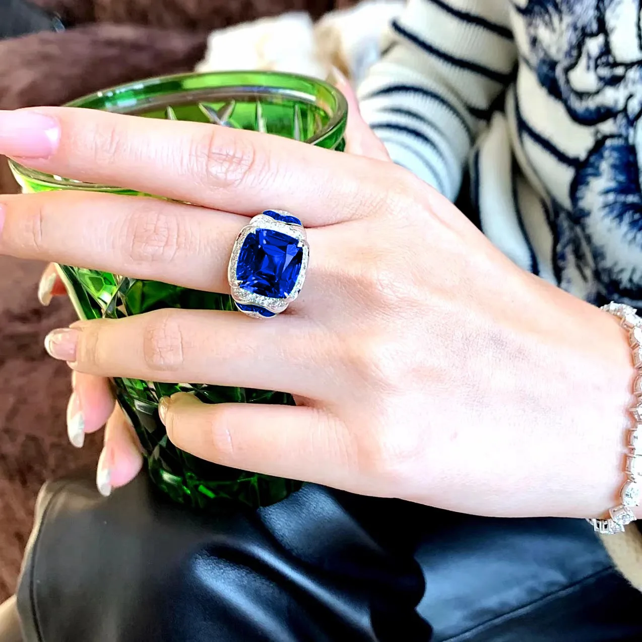 Neuer Trend: Gravierter Hochkarätiger Diamant-Quadrat-Edelsteinring, Damen-Partyschmuck – Detail 7