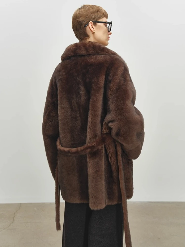 الراقية الفاخرة ميرينو الأغنام الفراء شيرلينغ الستر للنساء بسيطة رقيق شتاء دافئ جلد طبيعي معطف الفرو الحقيقي مع حزام