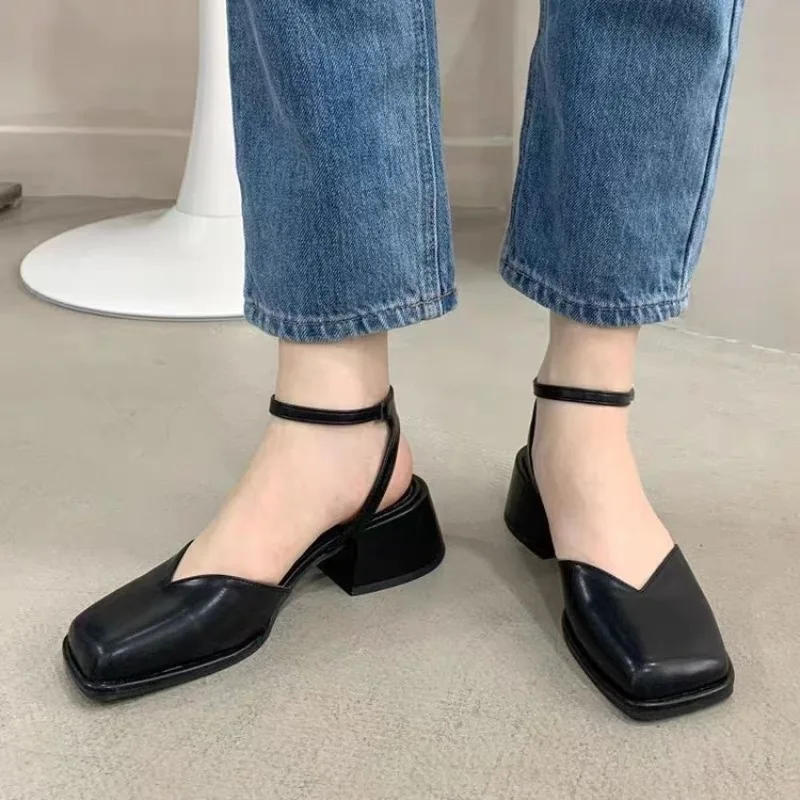 Design Summer Hollow Out PureColor Sandals Woman Non Slip Casual Elegant Shoes Beach Korean Style Buckle Medium Heels Shoes Slim