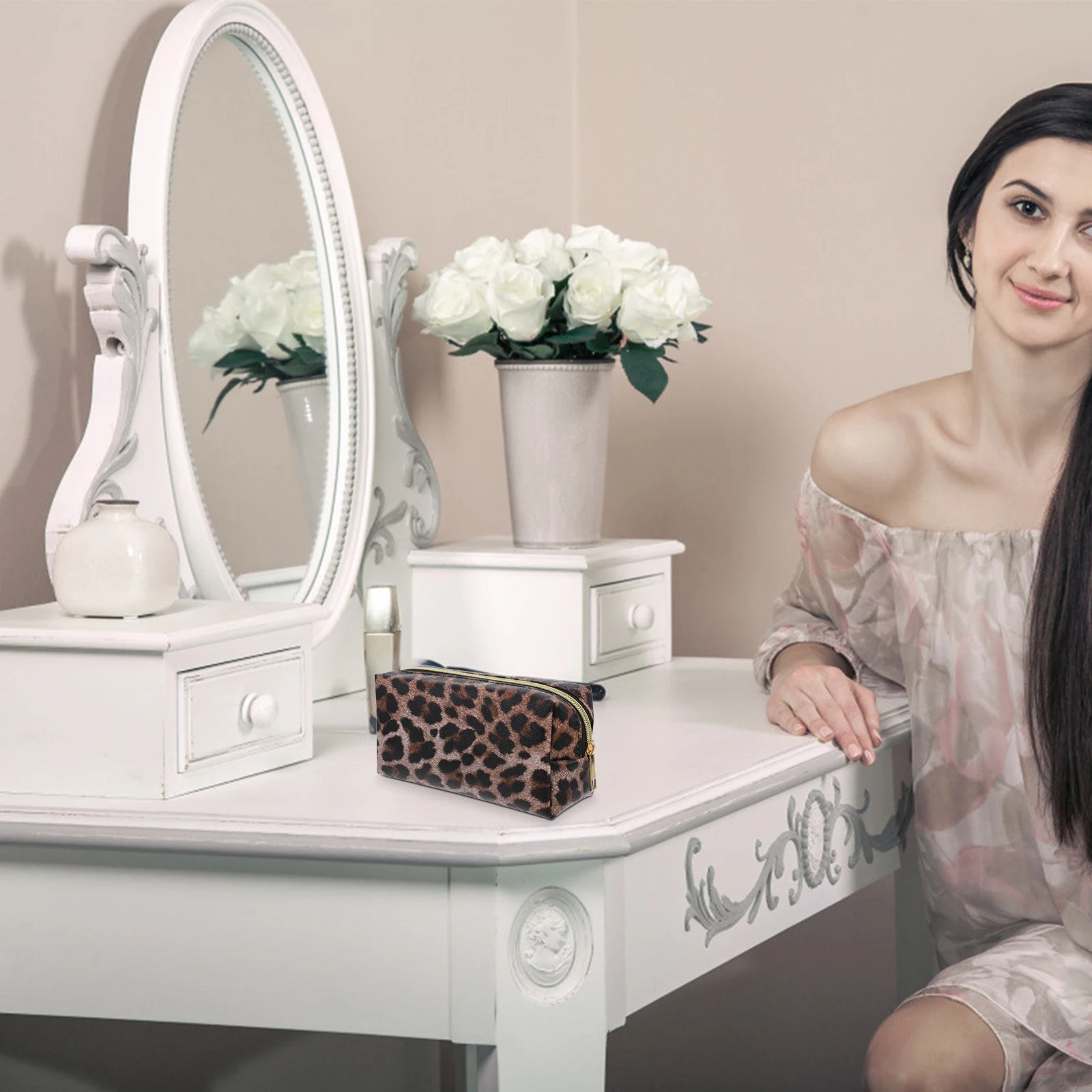 

Leopard Print Chic Toiletry Travel Bag Portable Makeup Storage Zipper Closure Deep Color Small Size For Women