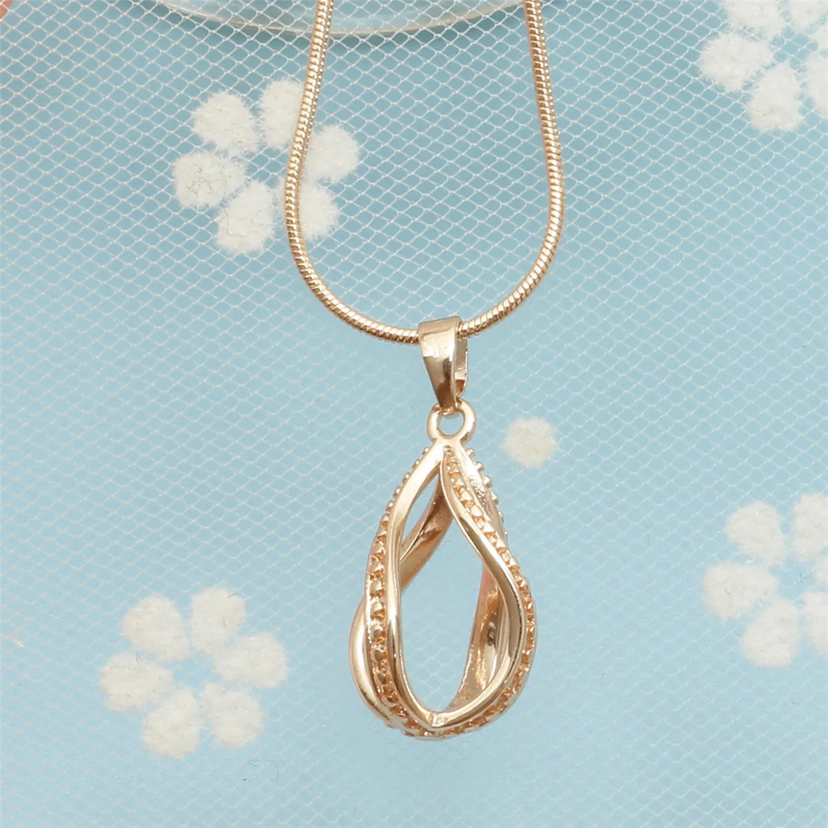 

20Pcs Yellow metal Twisted Teardrop Shape Pearl Locket Cage Helix Pendant Fitting for DIY Bracelet Necklace Earring