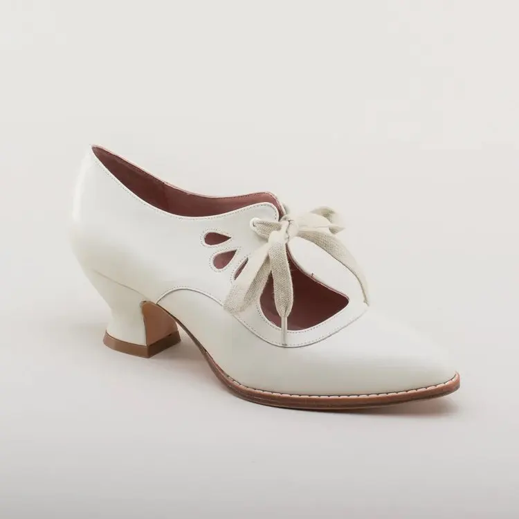 Damen Vintage Schnürschuhe mit niedrigem Absatz, viktorianische Hochzeitsschuhe, Renaissance-Kostümschuhe, Schmetterlingsflügel-Spitzenschuhe – Detail 14
