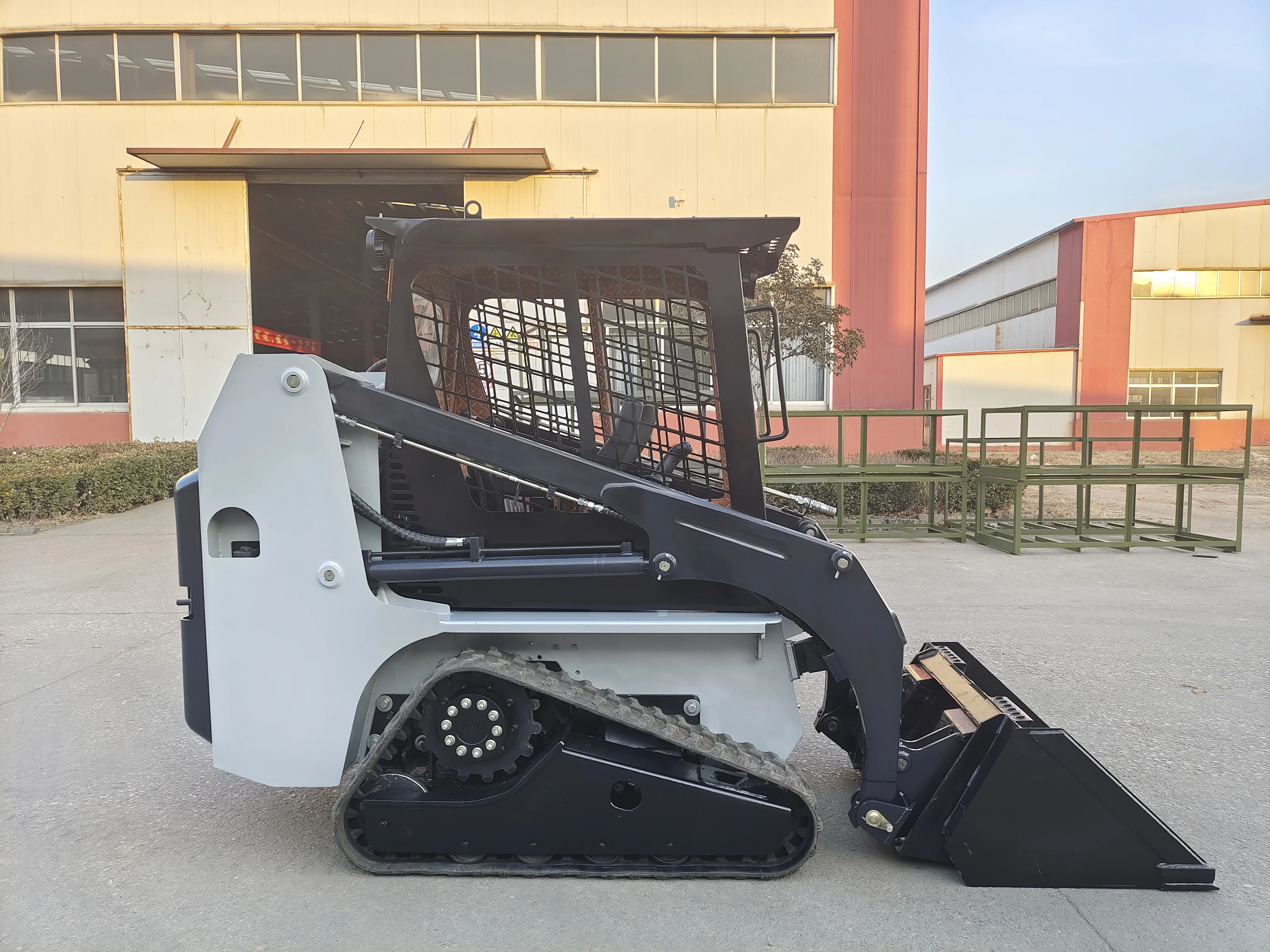 Afbeelding 7: Goedkope Mini Skid Steer Loader te koop, diesel aangedreven mini rupsbandlader met bak, crawlerlader