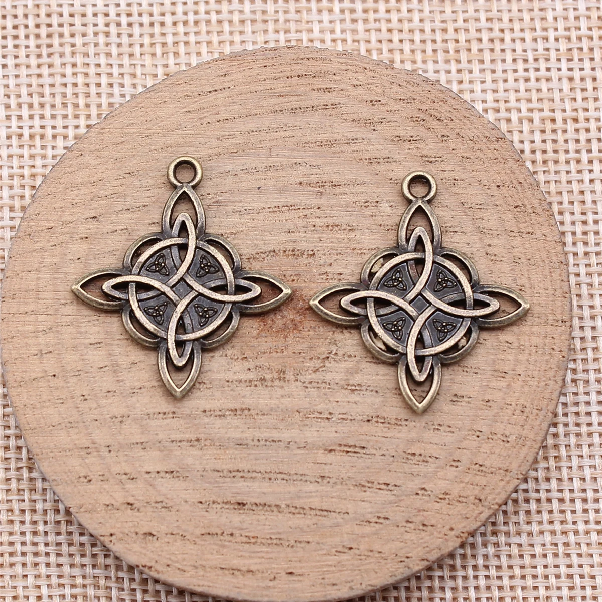 Wholesale Keychain Triquetra Knot Amulet Charms Jewelry Making Supplies 10pcs Antique Bronze Color