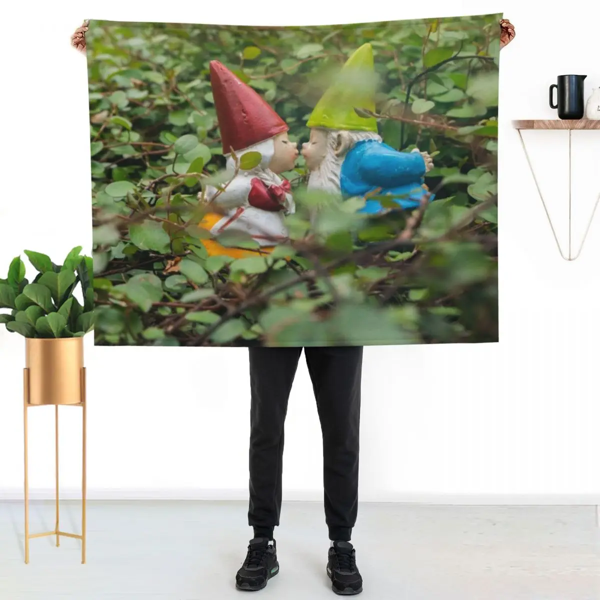 First Kiss - Kissing Gnomes Throw Blanket Soft Cozy Blanket for Pet Kids Adults