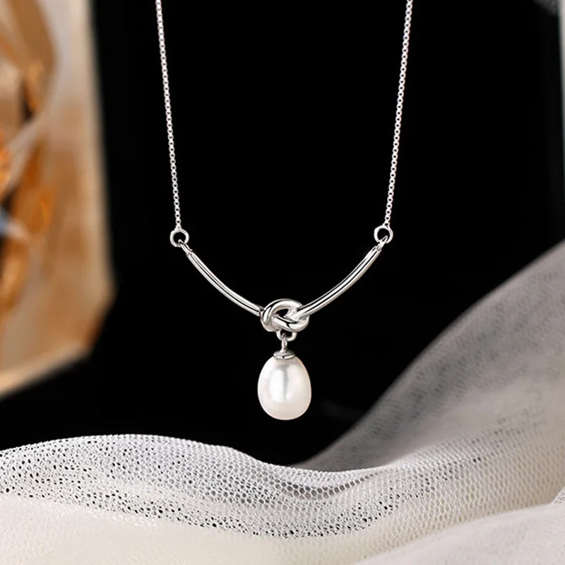 

Knot natural fresh water pearl clavicle chain s925 sterling silver necklace female light luxury niche high-grade sense