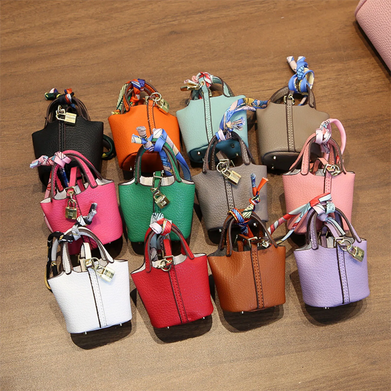 

Cute Basket Bag Pendant High-grade Leather Car Keychain Creative Bluetooth Earphone Case Small Items Storage Handbag Accessories