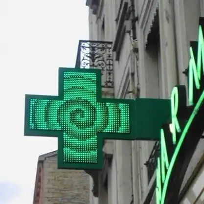 

Outdoor Double Sided Full Color Cross Screen Programmable WiFi /4G Application Control LED Display Green Pharmacy Cross Sign