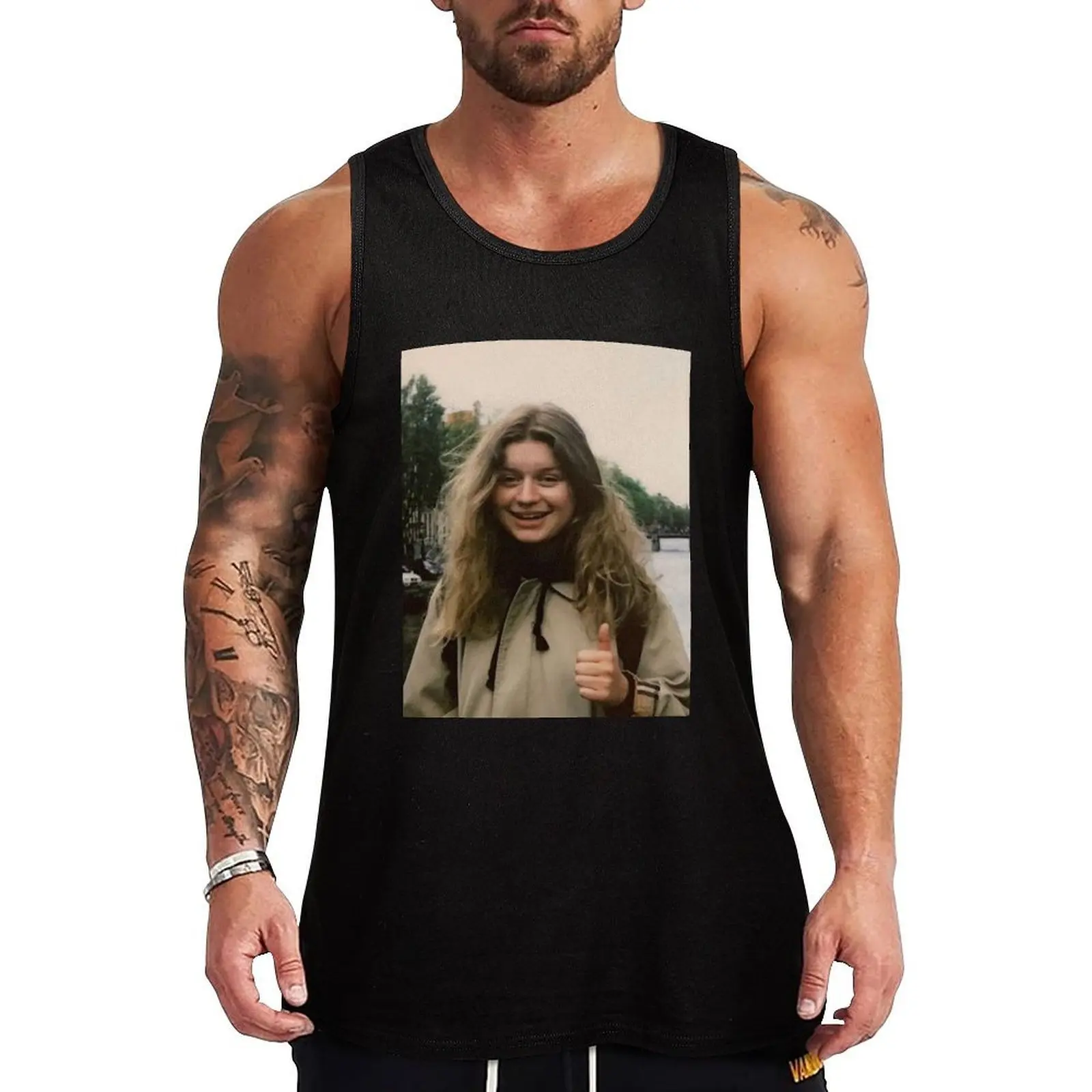 

girl in red Tank Top Vest bodybuilding Men's gym articles Men's sleeveless t-shirt