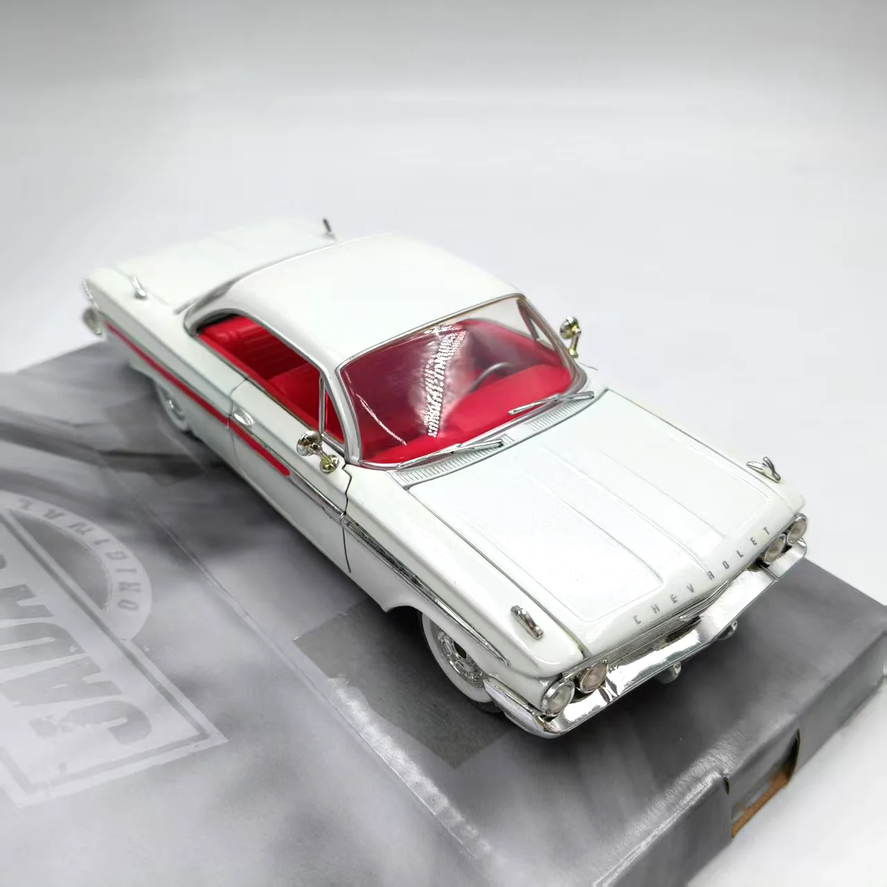Diecast 1:24 Schaal Jada 1961 Chevrolet Impala Wit Vintage Wiel Legering Model Auto Collectible Toy Gift Souvenir Display Ornament