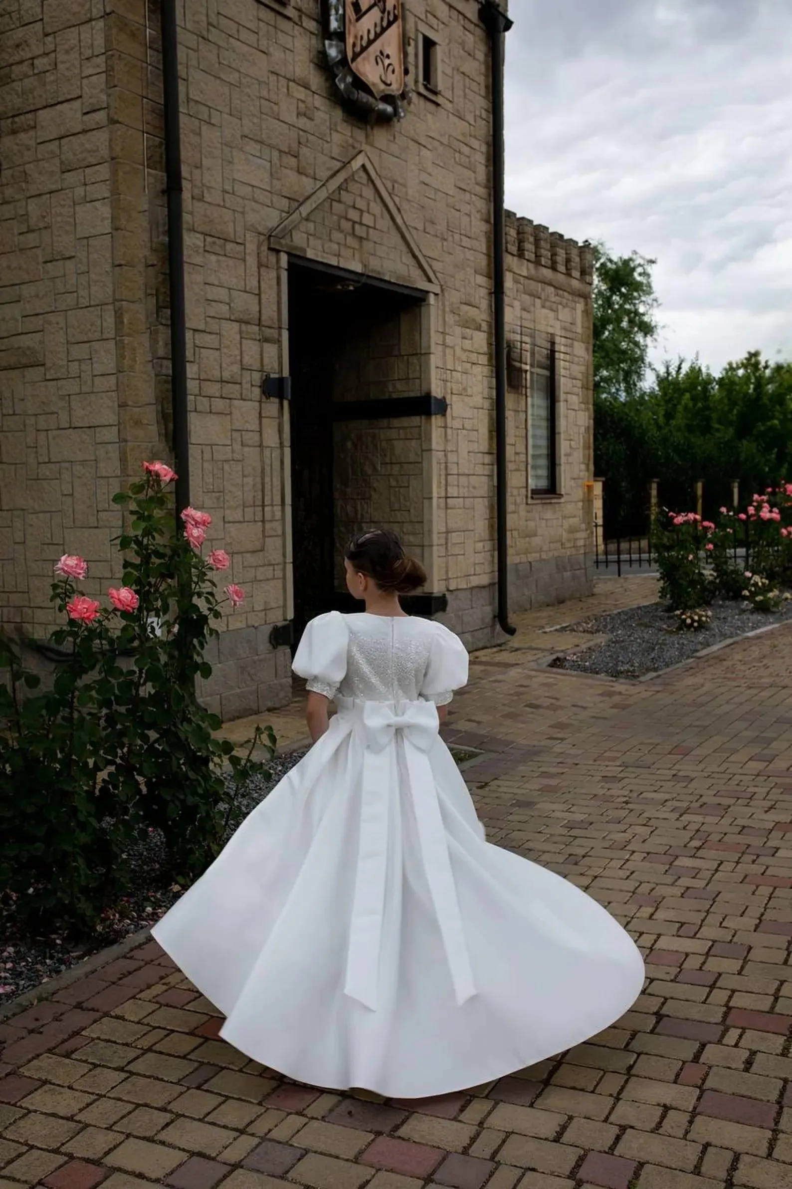 2026 Girls' Communion Dress Hot Diamond Sequin Satin Puff Sleeves Bow Flower Girl Dress Long A-Line Princess Dress