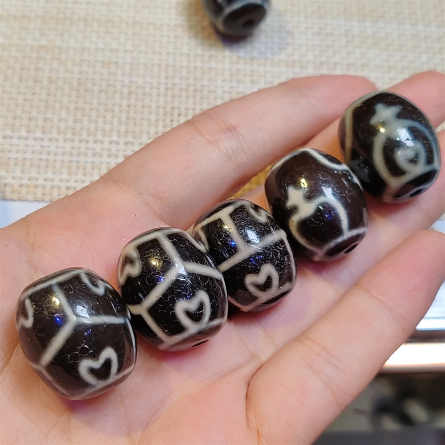 1pcs/lot Natural Old Agate Dzi Black and white Dalo Treasure bottle tortoise shell lotus 22×18mm diy Bracelet Necklace taki 3