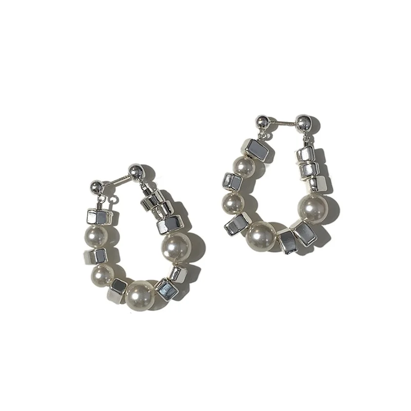 

*Small and aloof Wind Broken Silver Pearl Earrings for Women's Pure Silver High end Design Earrings