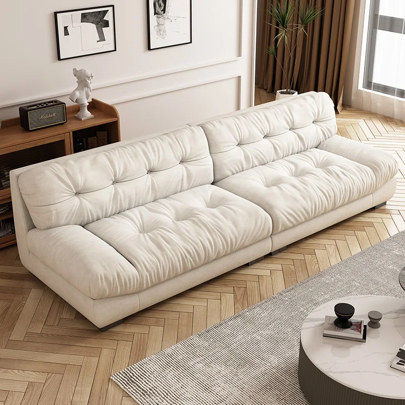 سحابة أريكة كريم الرياح غرفة المعيشة شقة صغيرة صف مستقيم ثلاثة أشخاص القط خدش النسيج