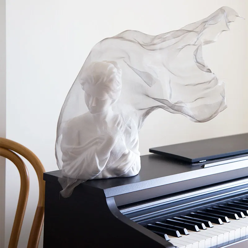 Leichte Luxus-Schleiermädchen-Skulptur, hochwertiges Nischen-Kunstwerk im Creme-Stil für Wohnzimmer und Eingangsbereich, französische Dekoration