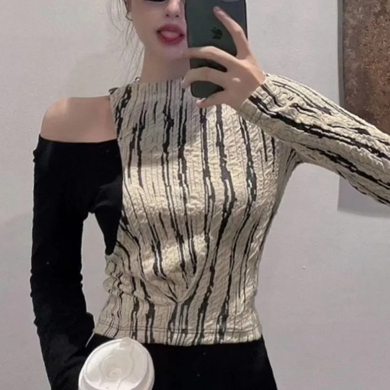 2024 New Women's Spring Autumn Contrast Color Crew Neck Spliced Long Sleeve Elegant Slimming Exposed Clavicle Sexy T-shirt Tops