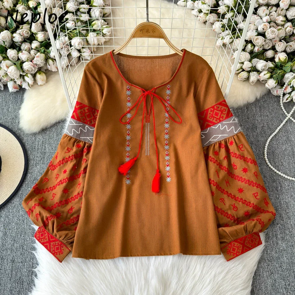 

Neploe Vintage Ethnic V Neck Puff Sleeve Shirt Lace Up Panelled Fairyism Minority Blouses Embroidery Tassels Loose Print Blusas