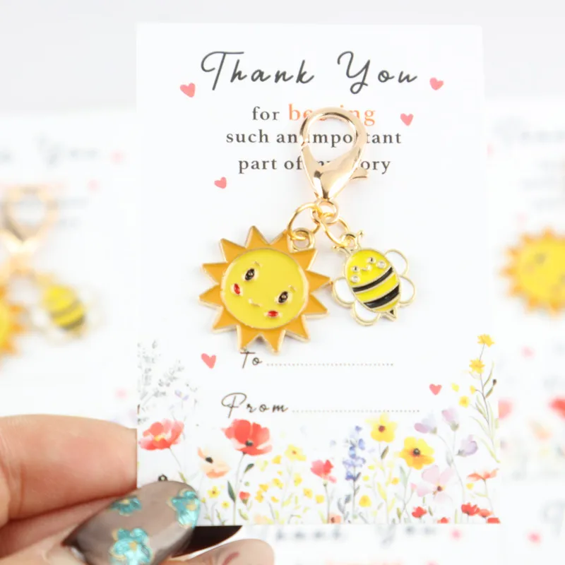 4/8pcs Interesting Sun and Bee Keychain Set Bee card with thanks A gift of positive support for family and friends Encouragement