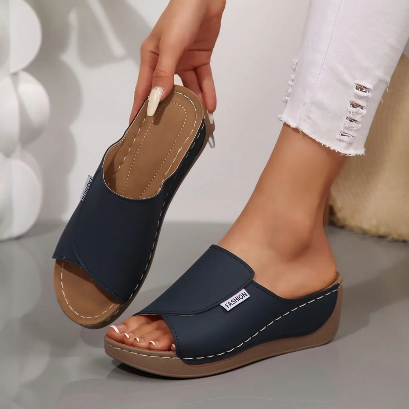 Damen Keilabsatz-Pantoletten Sommer 2025 – Neue modische offene Sandalen mit Schnalle, atmungsaktiv und bequem – Detail 9