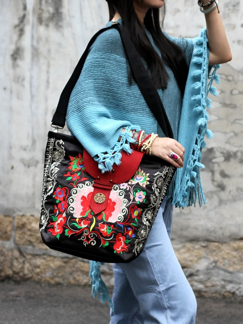 Ethnic Style Embroidered Chinese Retro National Trend Travel Canvas Handbag Shoulder Messenger Bag