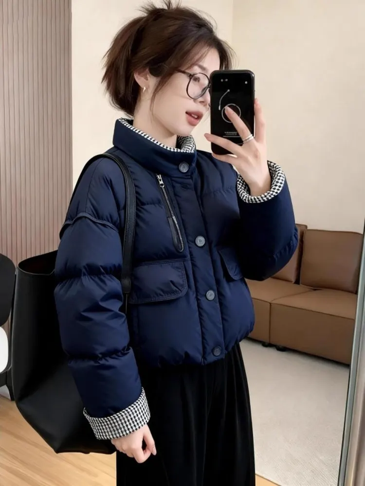 

Новая утепленная хлопковая куртка-пуховик 2025 года, короткая зимняя верхняя одежда в корейском стиле, синее хлопковое стеганое пальто