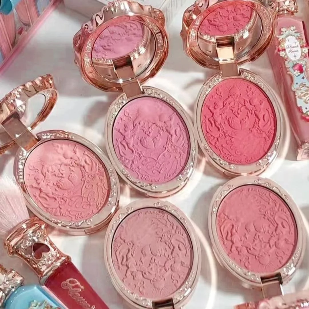 

Flower Knows Strawberry Rococo Series Embossed Blush 5g Blush Powder Long-lasting All-Day Face Enhancing Makeup Color