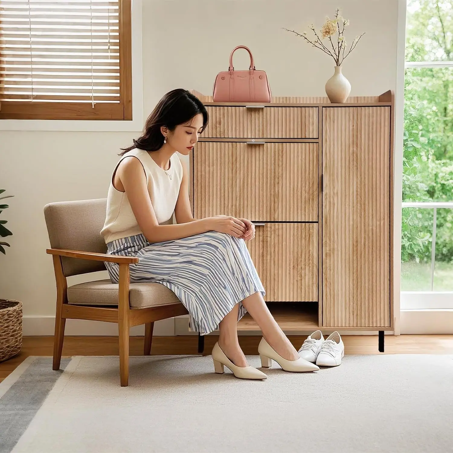 Lemari Penyimpanan Sepatu Pengatur Sepatu dengan 2 Laci Lipat Kabinet Rak Sepatu Sempit Berdiri Bebas untuk Pintu Masuk Lorong Ruang Tamu