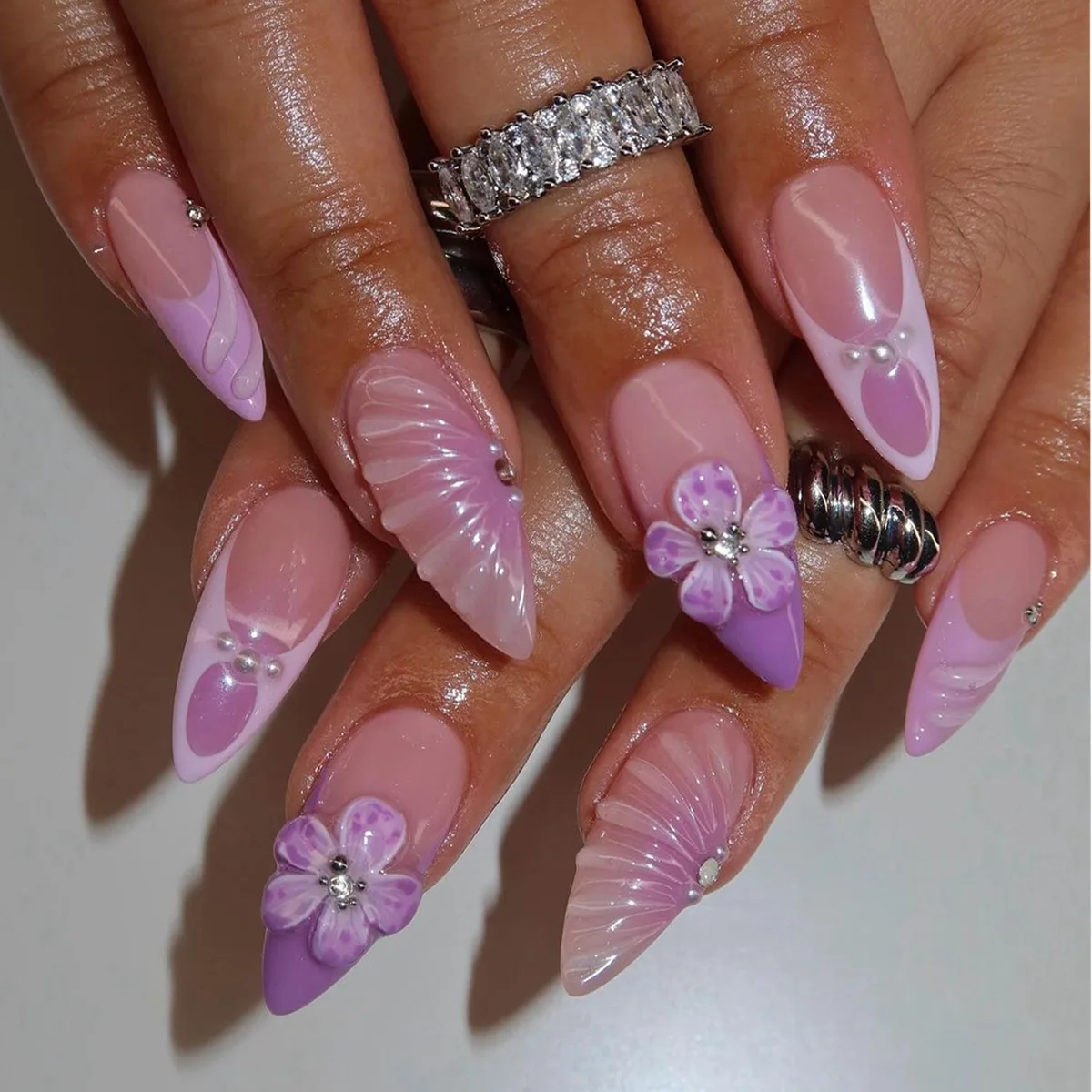 

24PCS Purple Gradient False Nails Set 3D Flower Shell with Pearl Press on Nail Sweet Almond Wearable Simple Fake Nails for Women