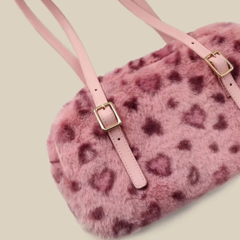 Nieuwe roze luipaardprint fleece pluizige damesschoudertas Leuke stijlvolle handtas Modetas Nieuwe ketting Crossbody tas voor de winter